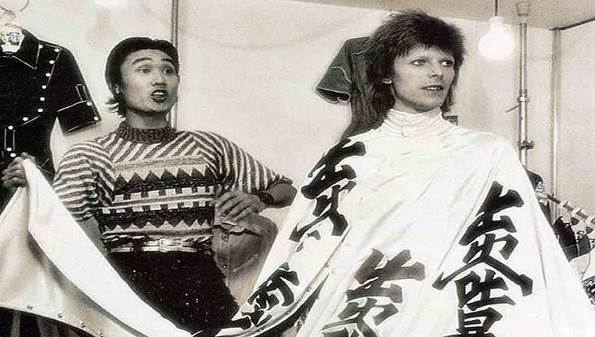 Kansai Yamamoto, el diseñador que vistió a David Bowie