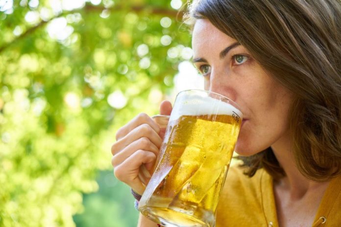 10 beneficios de beber cerveza