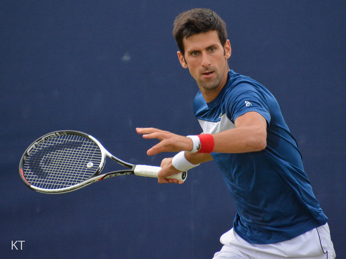 Djokovic, descalificado del US Open por darle un pelotazo a una juez de línea