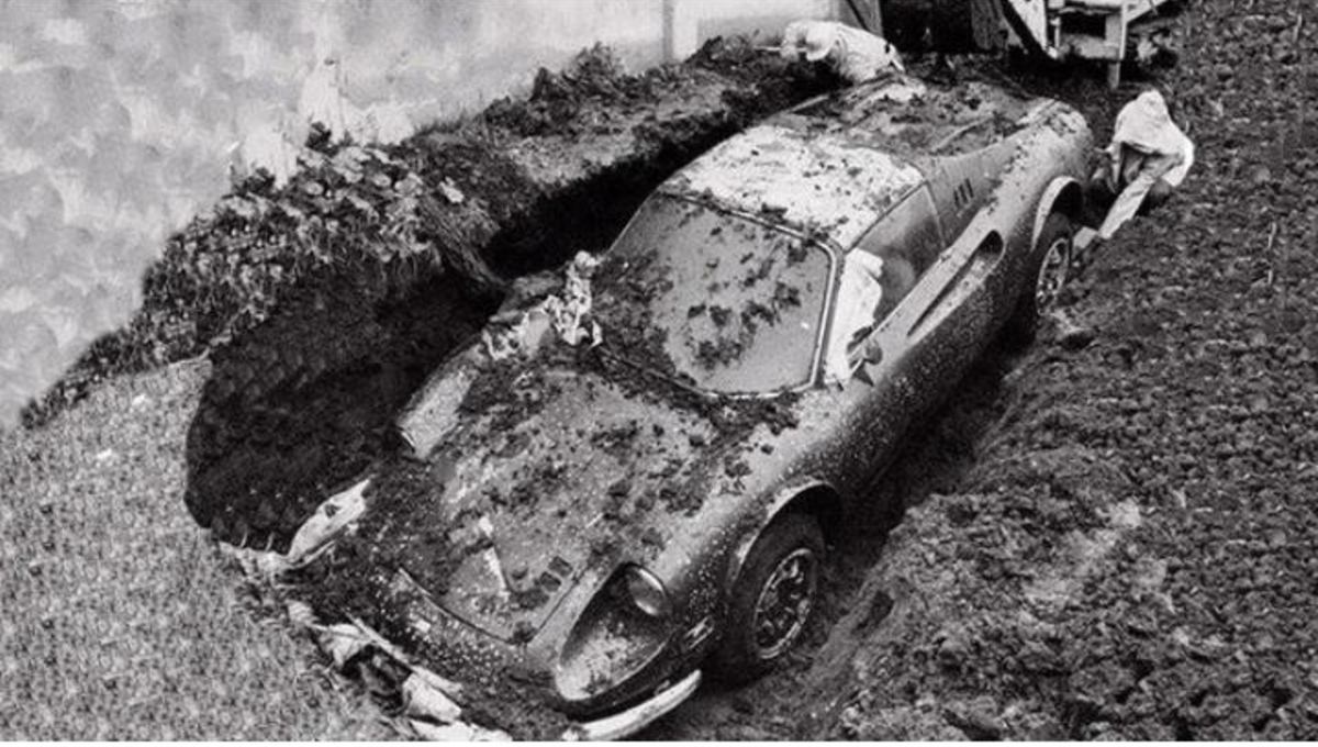 Ferrari enterrado