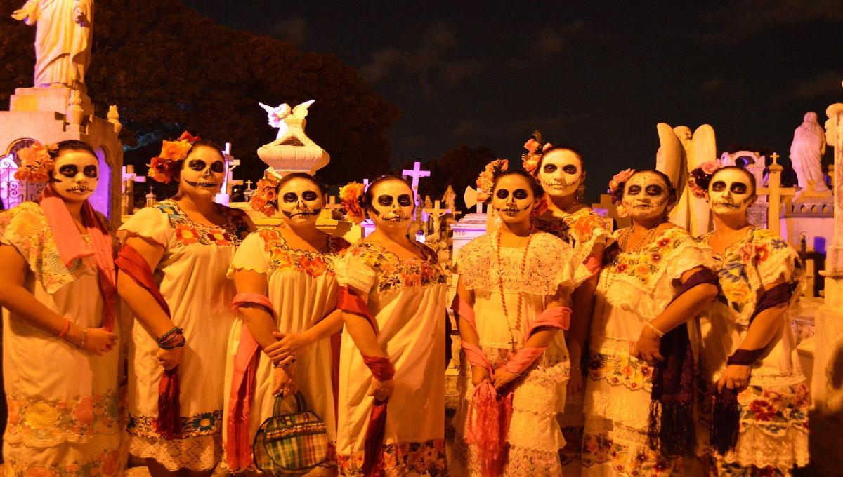 Municipios suspenden celebraciones de Día de Muertos
