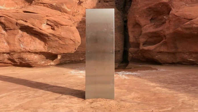 Hallan monolito de metal idéntico al de 2001: Odisea del espacio en desierto de Utah