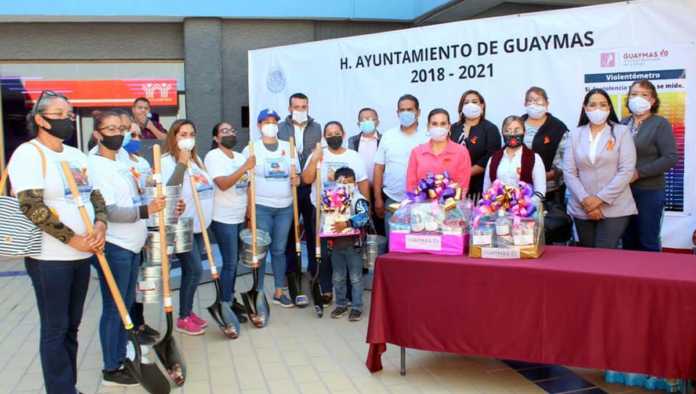 Alcaldesa de Guaymas responde a entrega de palas a madres de desaparecidos