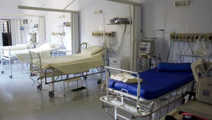 camas de hospitales con ventiladores