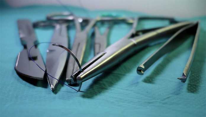 Instrumentos para realizar cirugías en el IMSS