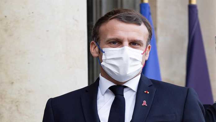 Emmanuel Macron, presidente de Francia, con COVID-19