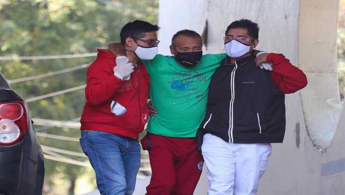 Mexicanos buscando hospital por contagio de COVID-19