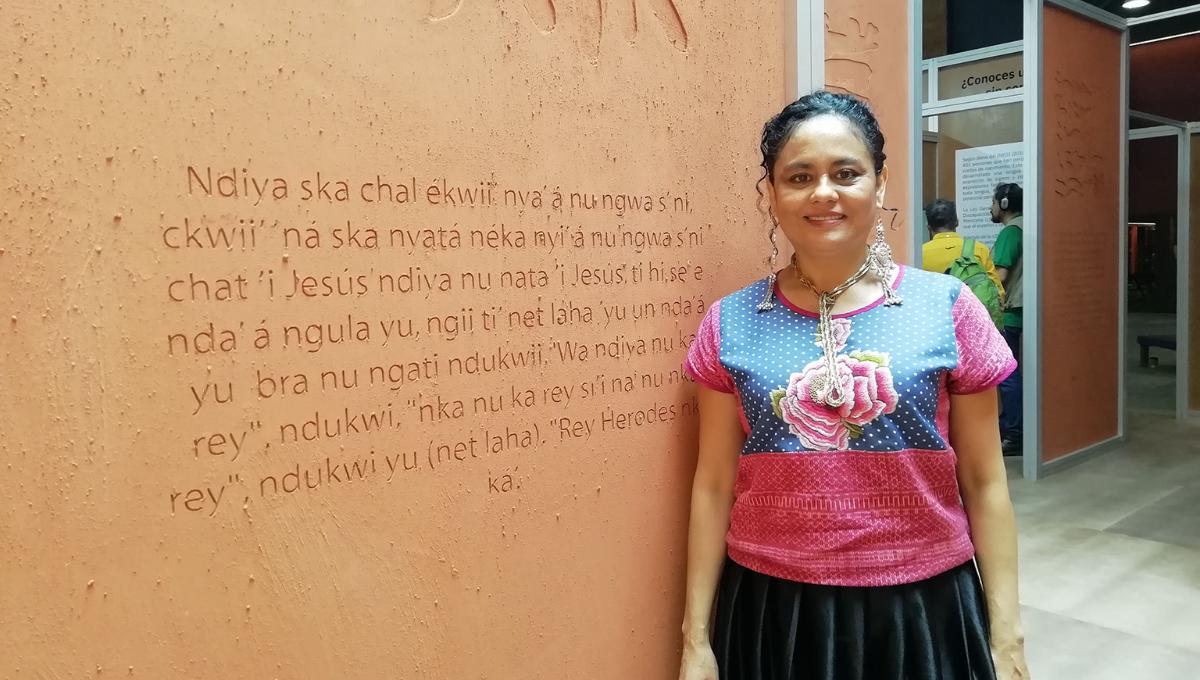Natalia Toledo una de las escritoras en lenguas indígenas de México