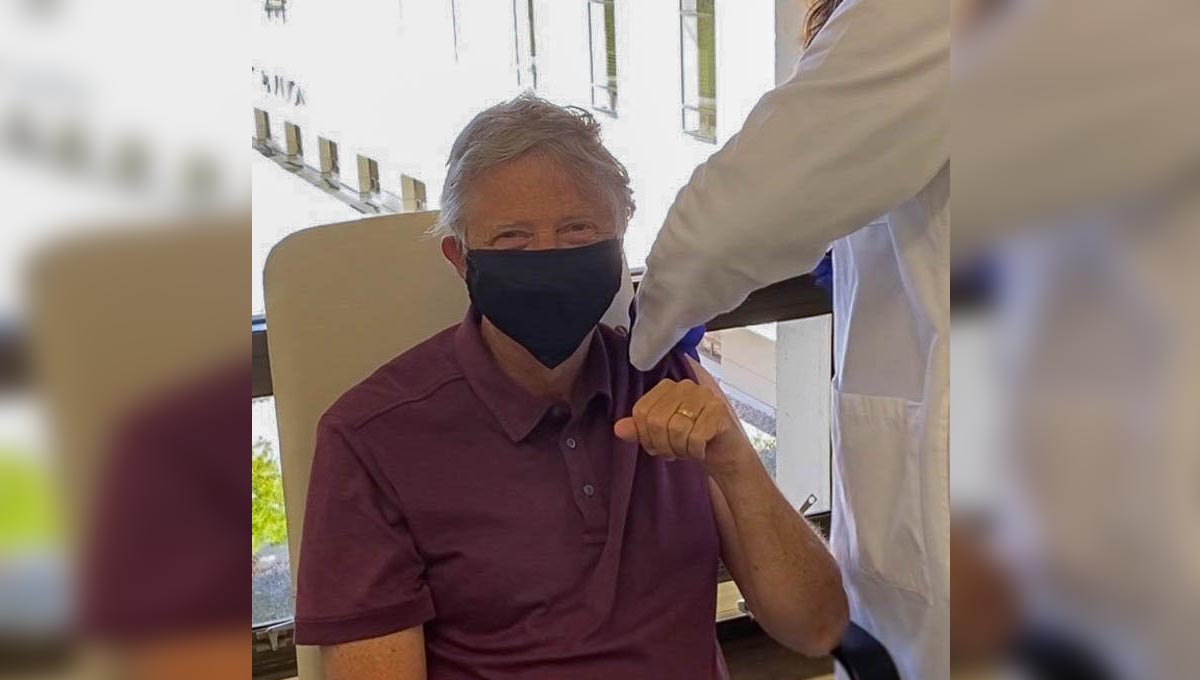 Bill Gates recibe la vacuna contra COVID-19