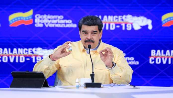 Nicolas Maduro presenta gotitas milagrosas de Carvavitir