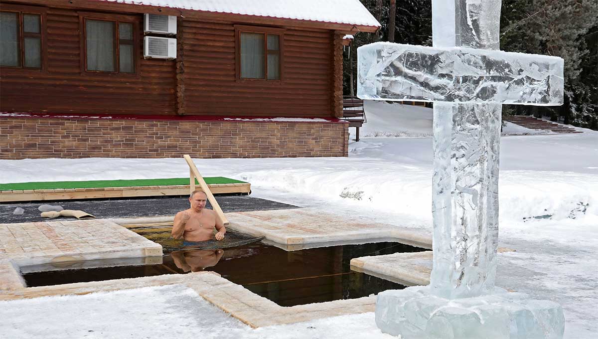 Putin realiza la Epifanía en aguas heladas