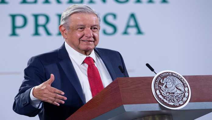 diputada trans Salma Luévano. Andrés Manuel López Obrador