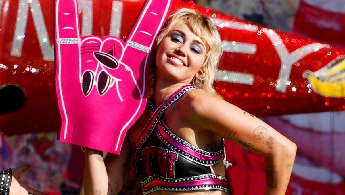 Miley Cirus brilla en Super Bowl