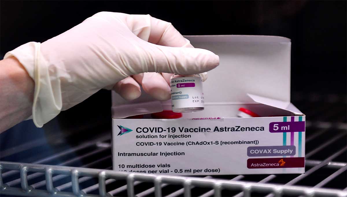 Caja con vacuna de AstraZeneca
