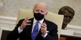 Joe Biden usando cubrebocas