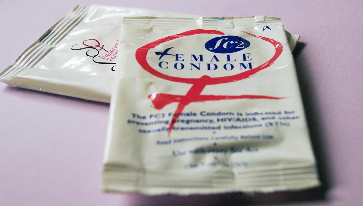 ¿Qué es y cómo funciona el condón femenino?