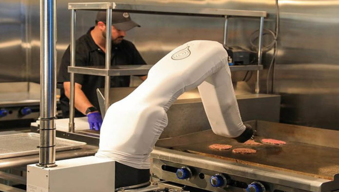 Flippy el robot que cocina hamburguesas