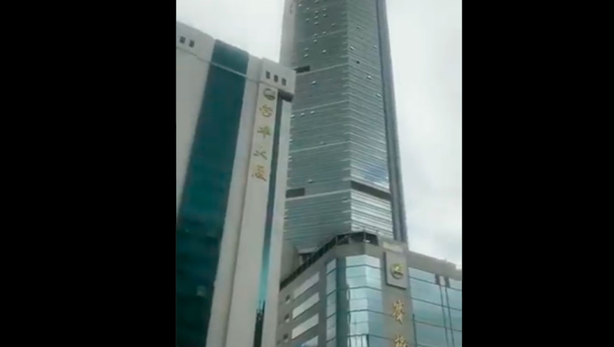 Desalojan rascacielos en China por tambaleo sin razón aparente