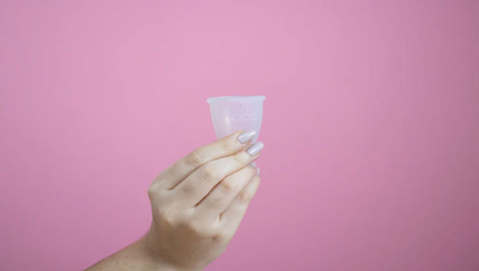 Qué certificaciones considerar a la hora de comprar una copa menstrual
