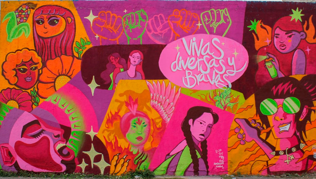 Primer mural de la Escuela Feminista de Arte Urbano Bravas pinta