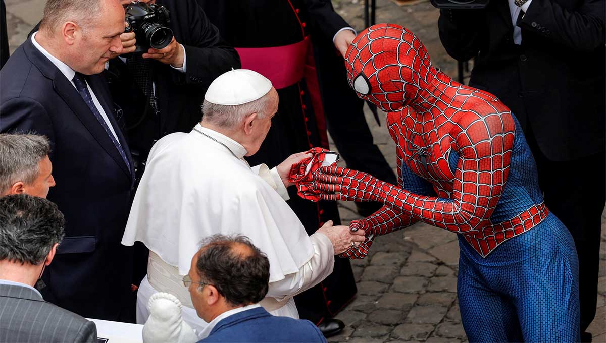 Papa Francisco y Spiderman