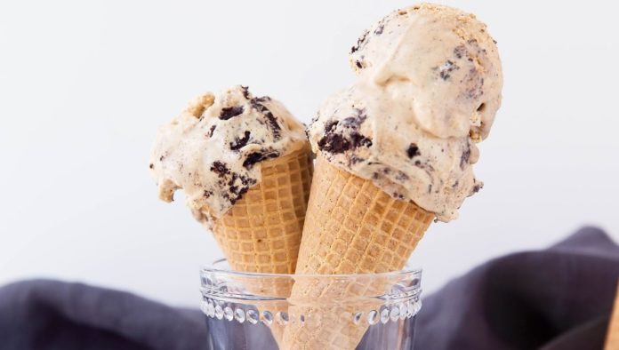 ¿Cómo preparar helado de café con galletas oreo en casa?