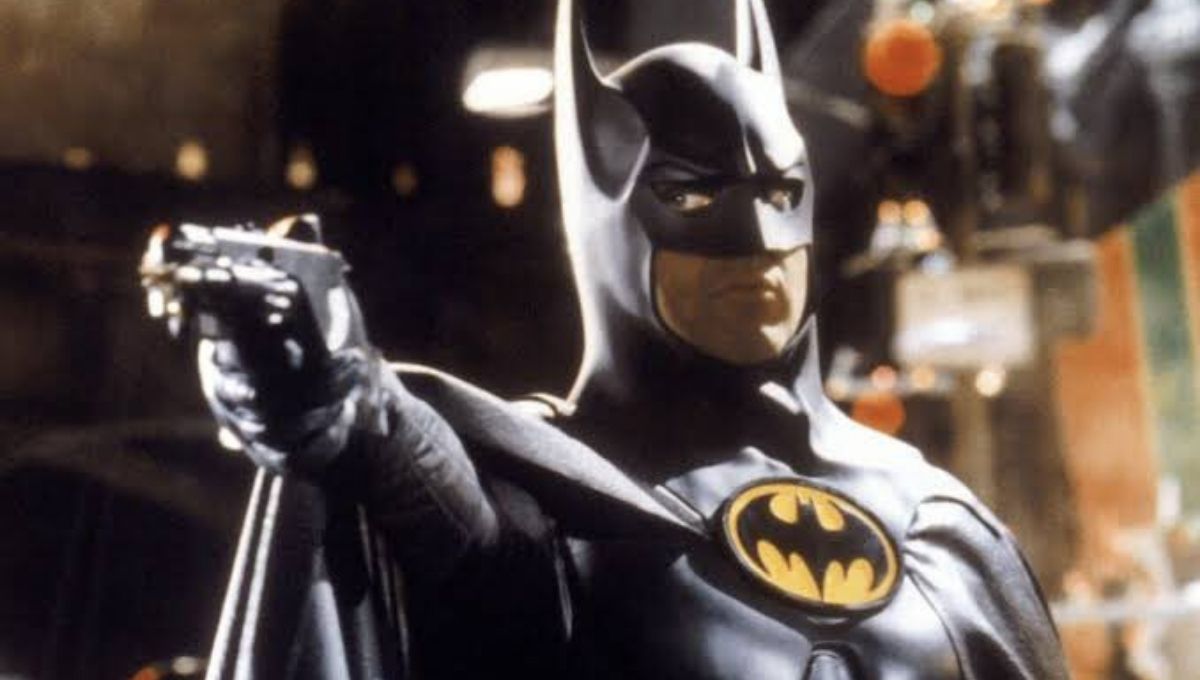 El ensangrentado traje de Batman de Michael Keaton es la primera imagen de “The Flash”