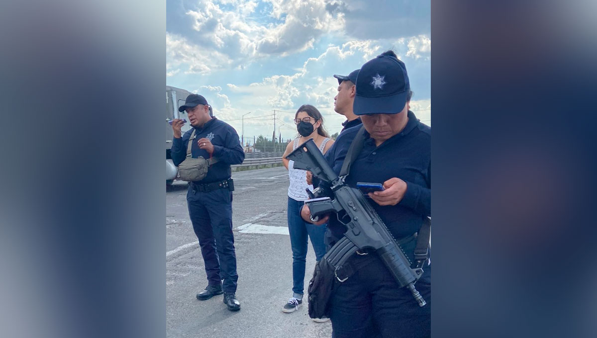 Detienen a dos policías de Puebla por retener a Estefanía Veloz