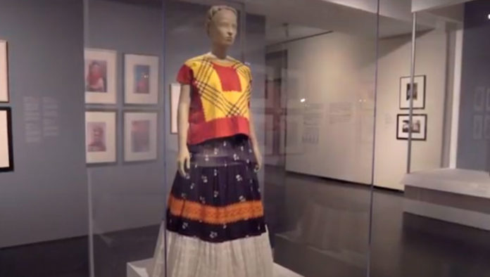 ¿Cómo llegaron los vestidos de Frida Kahlo al MET de Nueva York?