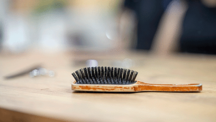 Esta es la forma correcta y el momento perfecto para cepillar tu cabello