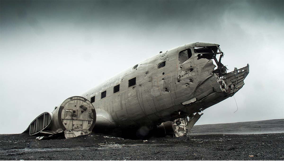 Un avión destrozado