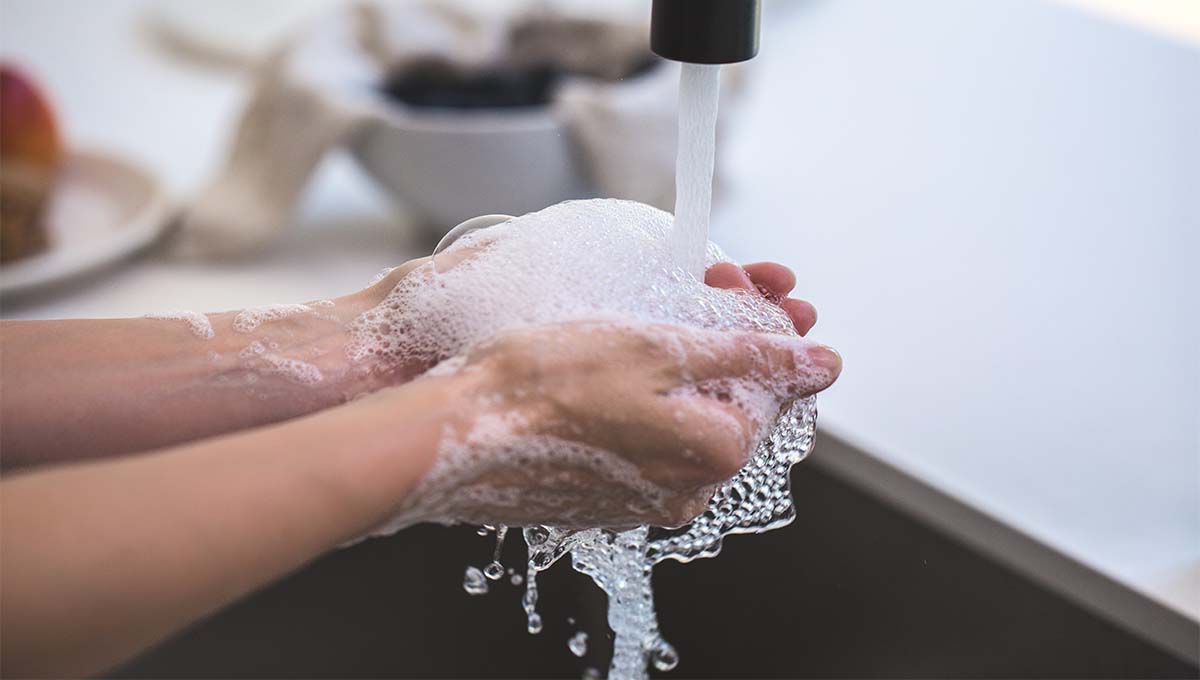 Lavarse las manos es síntoma de misofobia