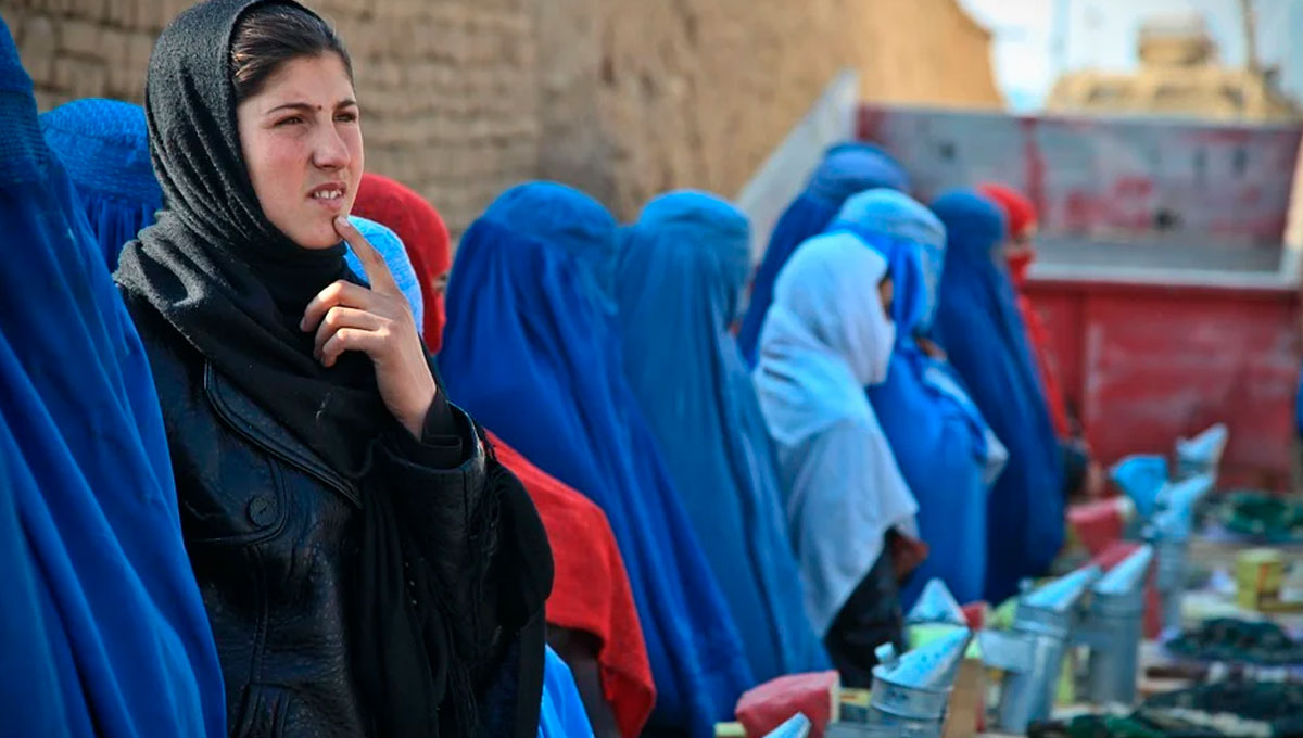 Para proteger sus derechos, mujeres afganas se valen de la sharía, la ley islámica
