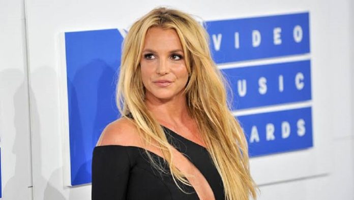 Britney Spears “estalló en lágrimas” al saber sobre la suspensión de su padre