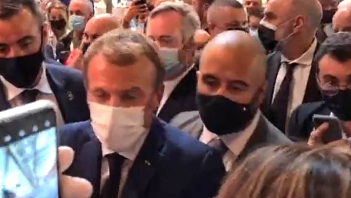 Emmanuel Macron huevo