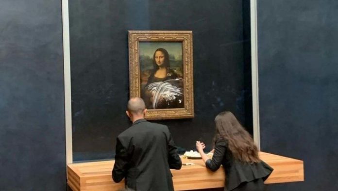 Mona Lisa es atacada