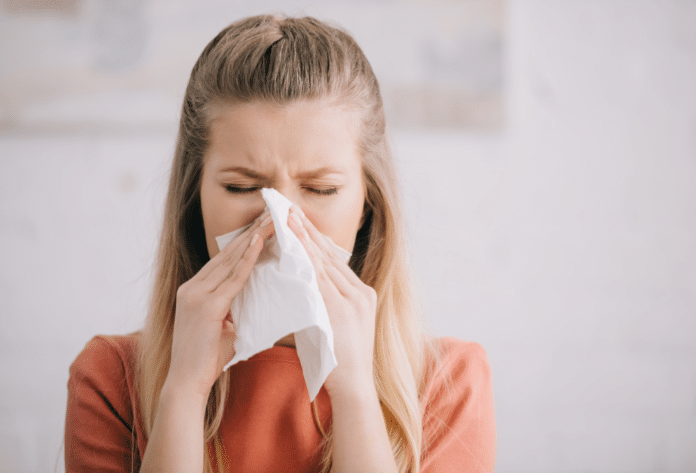 ¿Es cierto que se puede morir por estornudar?