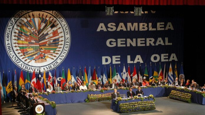 OEA condena irrupción en embajada mexicana en Quito